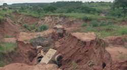 cratera-aberta-em-bairro-‘engole’-ruas-e-preocupa-moradores-de-avare